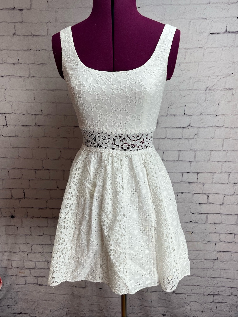 Lilly Pulitzer Size 0 Rosemarie white lace dress